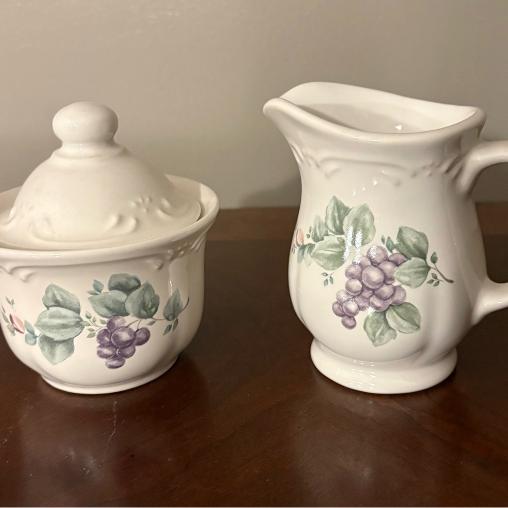 Pfaltzgraff Grapevine creamer and sugar